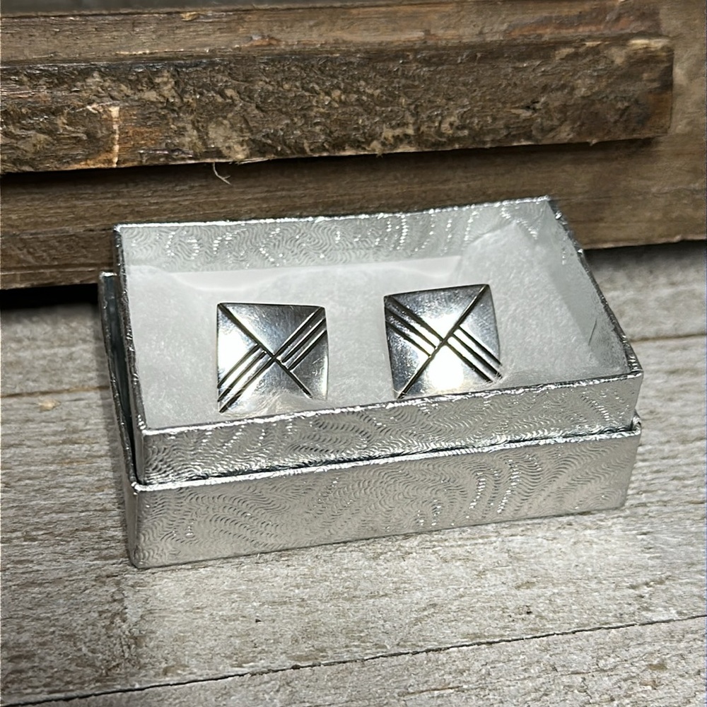 Joe Delgarito great shape Native American tribal Navajo square sterling earrings - Picture 2 of 8